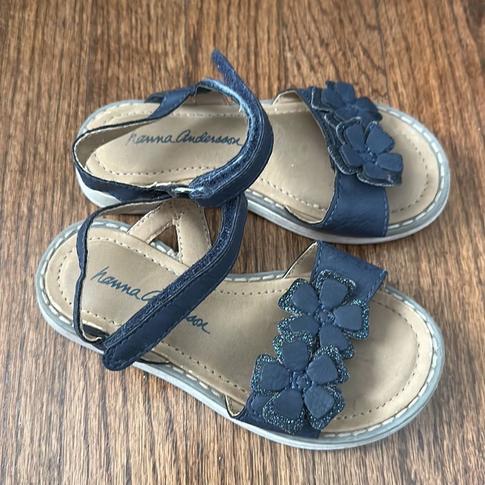 Hanna Andersson black sandals with Velcro strap. - Picture 2 of 5